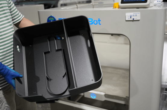 CreatBot 3D打印配送服务机器人外壳面板